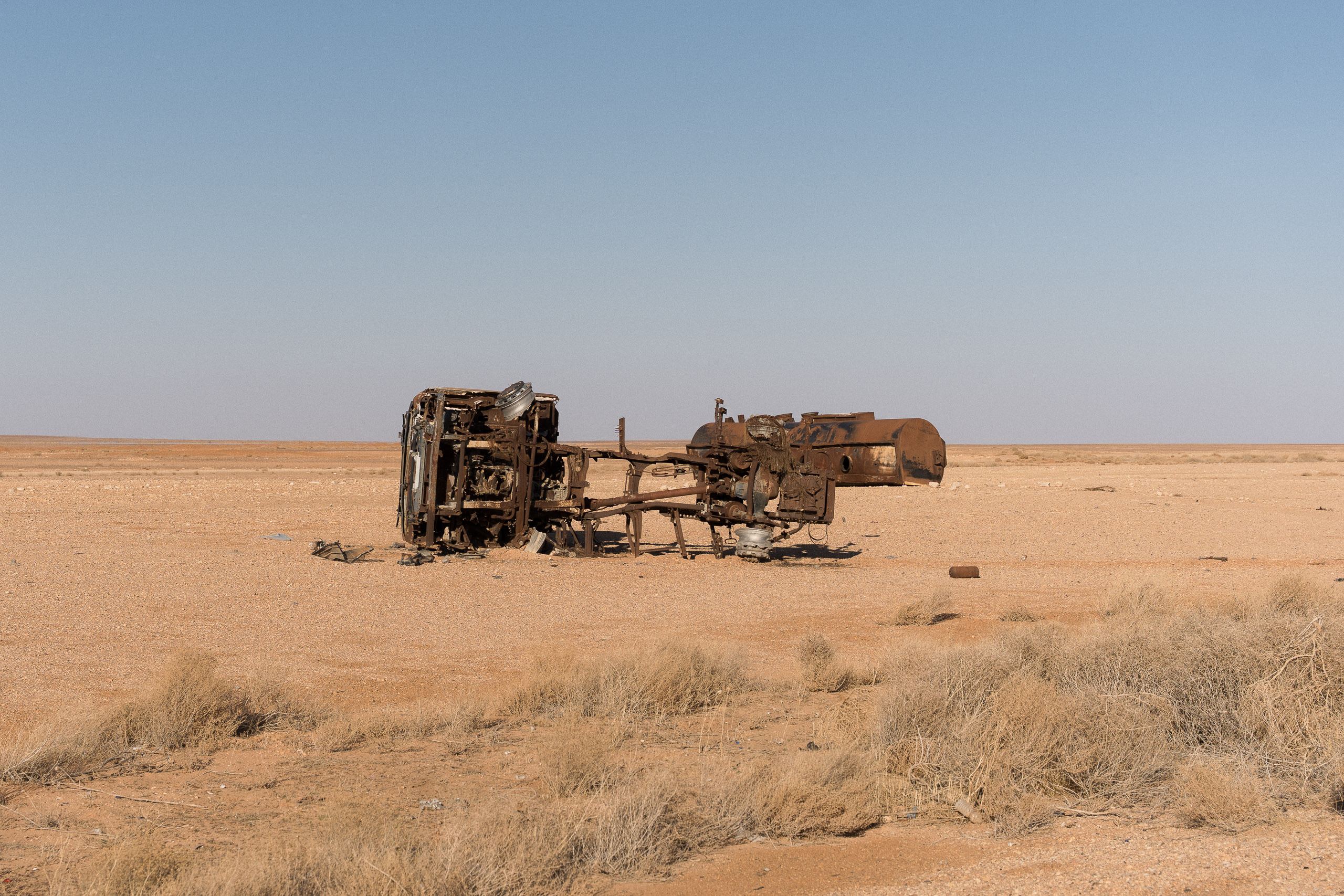 Die Wüste auf der Strasse zwischen Bagdad und Amman.